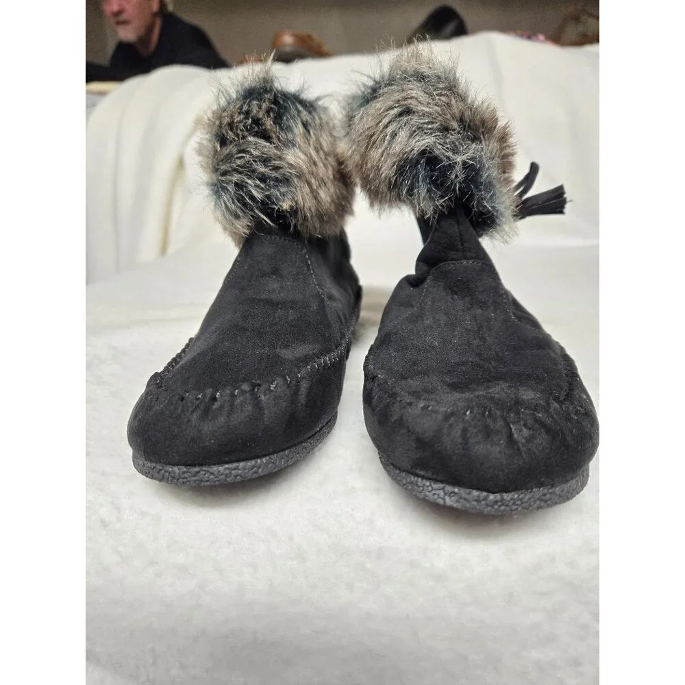 Steve‎ Madden Girl Finnn Black Faux Fur-Lined Moccasin Slippers Size 5M